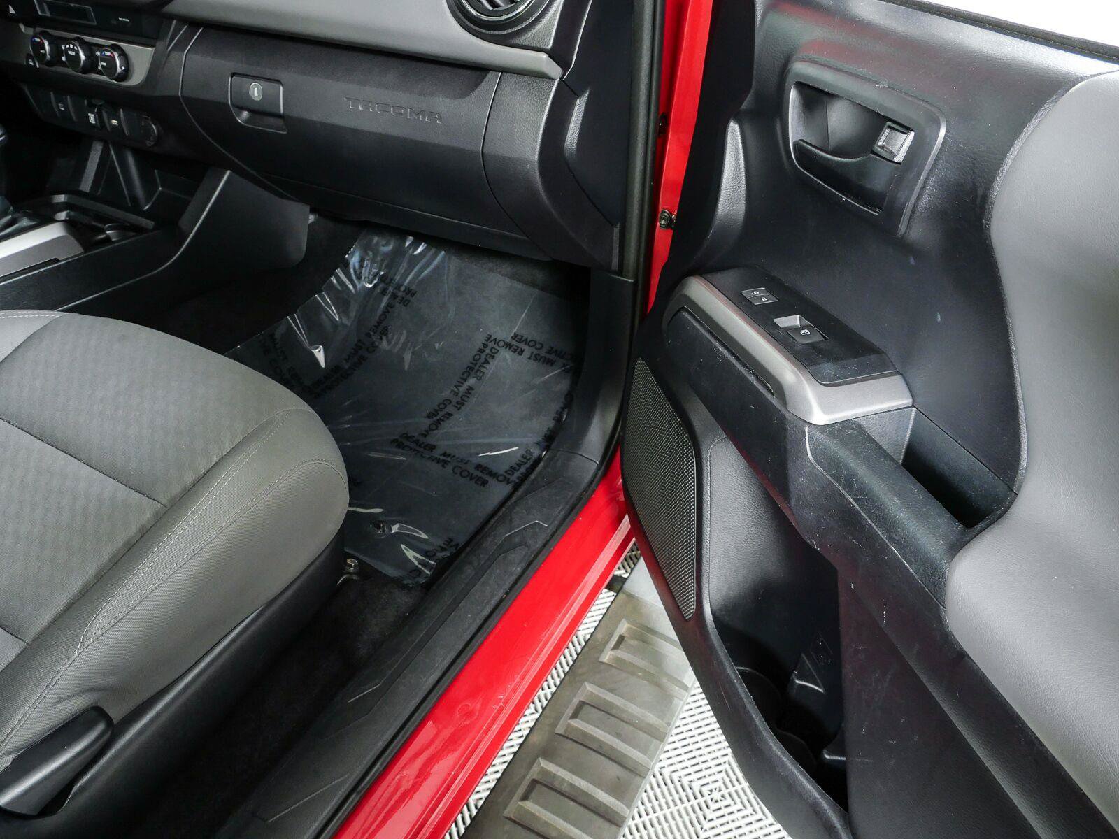 Used 2021 Toyota Tacoma SR5 RWD image 22