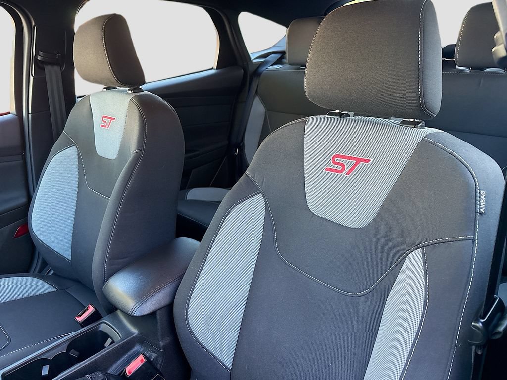 Used 2017 Ford Focus ST FWD image 19