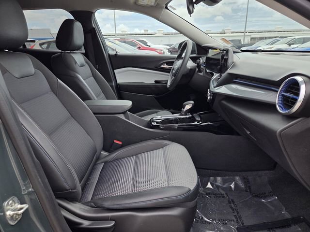 Used 2025 Chevrolet Trax LT FWD image 20