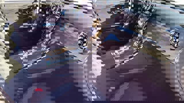 Certified 2025 Mercedes-Benz GLC 300 4MATIC image 92