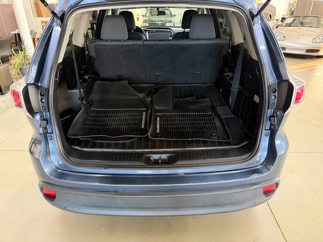 Used 2016 Toyota Highlander LE FWD image 9