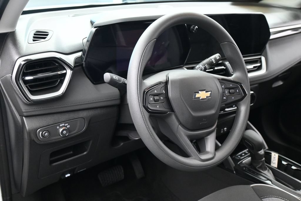 Used 2026 Chevrolet TrailBlazer LS FWD image 15