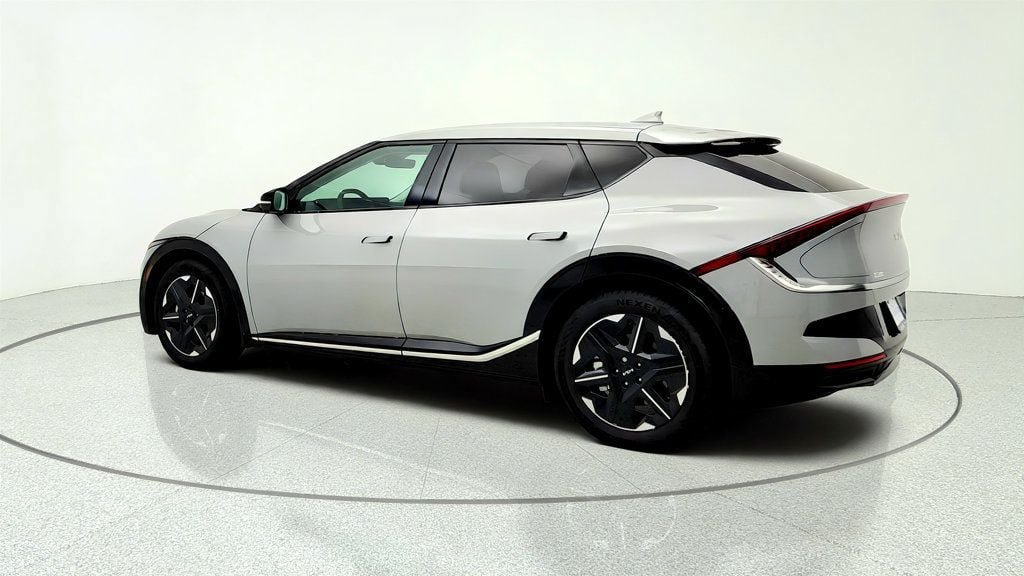 Used 2025 Kia EV6 Wind RWD image 7