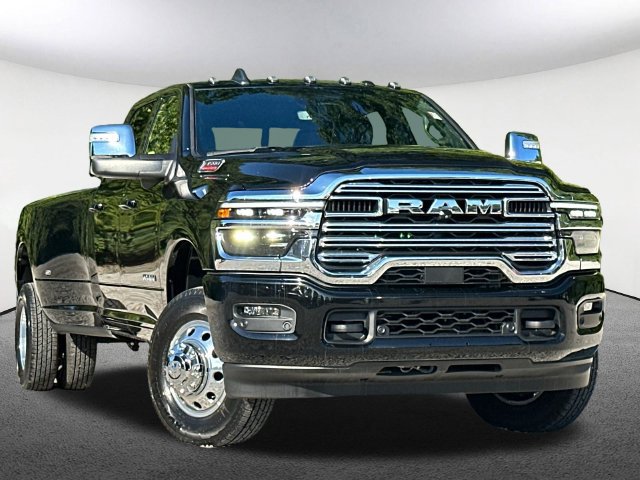 Used 2025 RAM 3500 Limited w/ Towing Technology Group AWD/4WD image 2