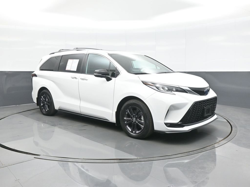 Certified 2024 Toyota Sienna XSE w/ XSE Premium Package image 1
