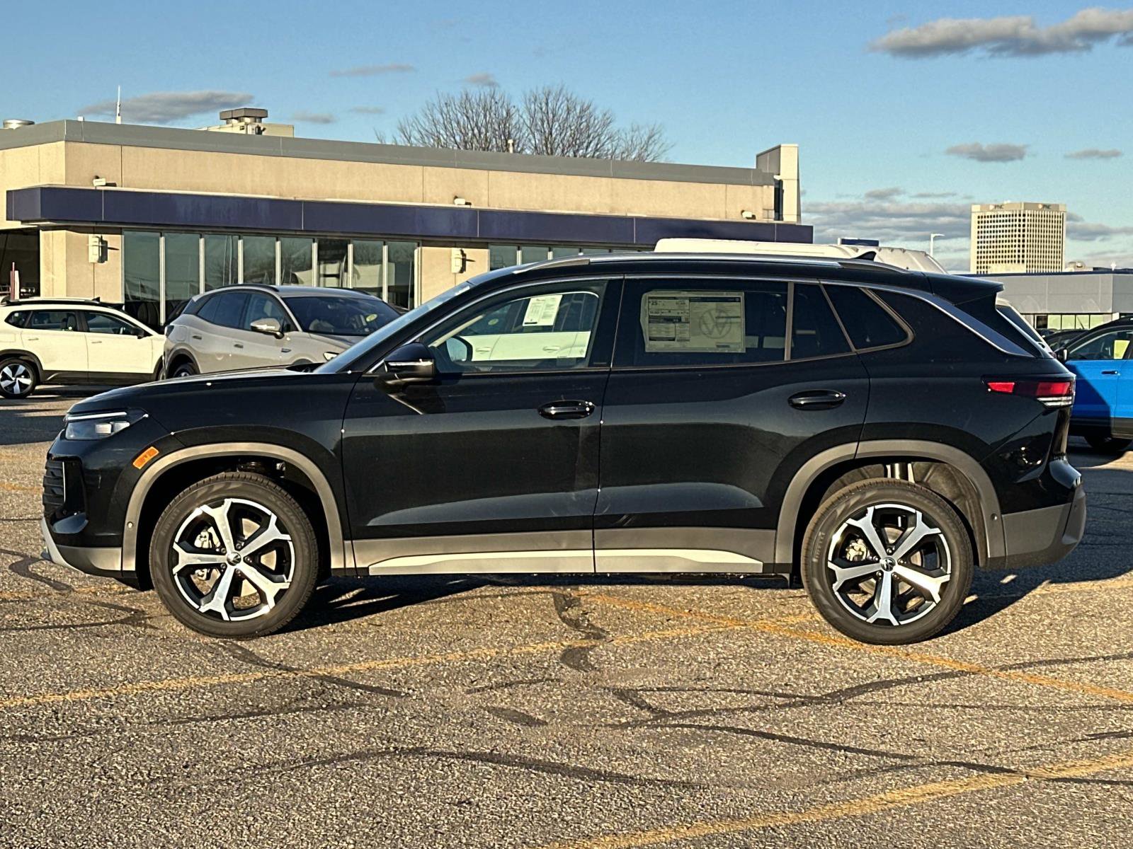 New 2026 Volkswagen Tiguan SE image 2