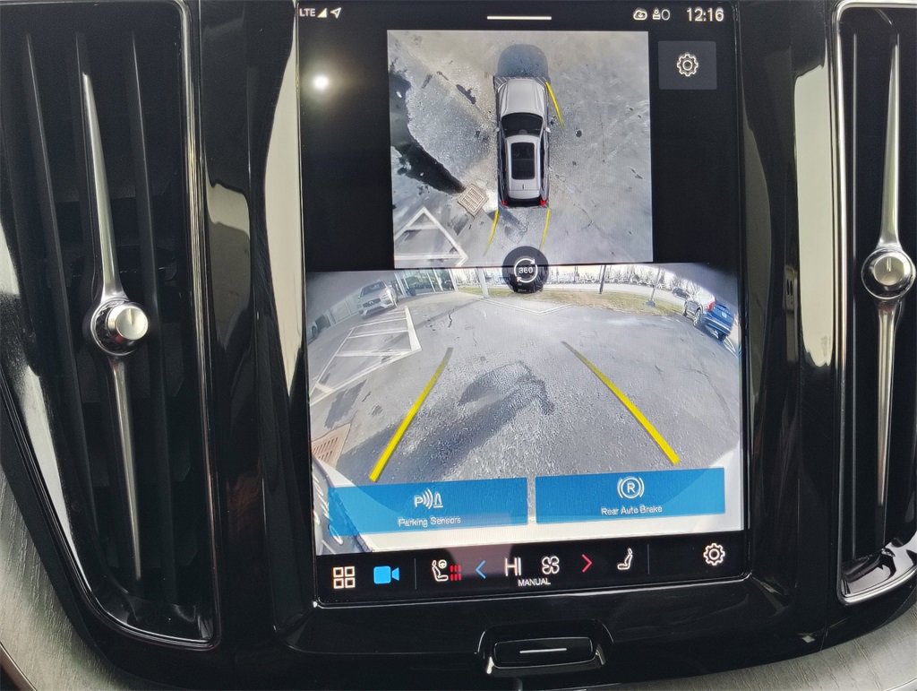 Used 2025 Volvo XC60 B5 Plus image 21