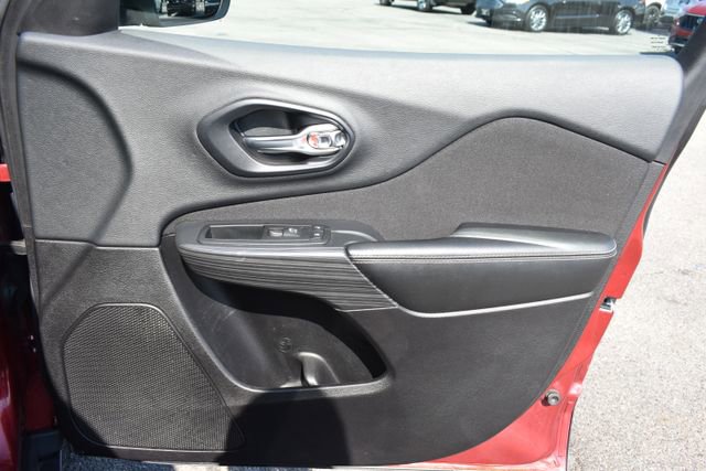Used 2015 Jeep Cherokee Latitude w/ Cold Weather Group AWD/4WD image 43