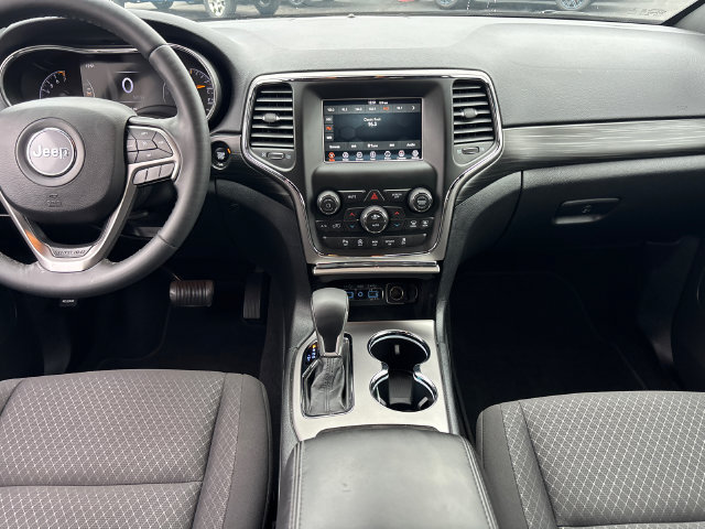 Used 2019 Jeep Grand Cherokee Laredo AWD/4WD image 27
