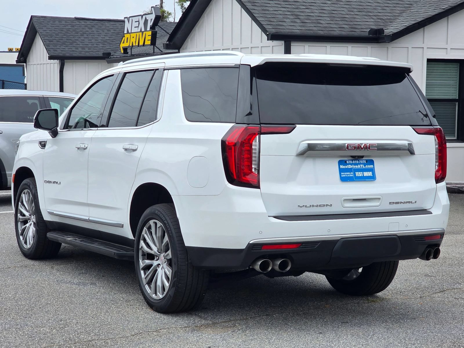 Used 2021 GMC Yukon Denali w/ Advanced Technology Package RWD image 5