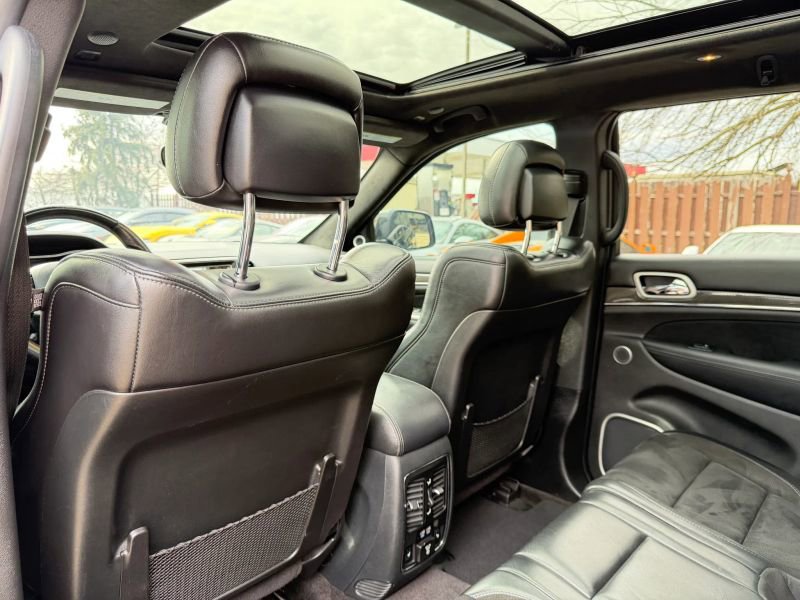 Used 2018 Jeep Grand Cherokee SRT image 17