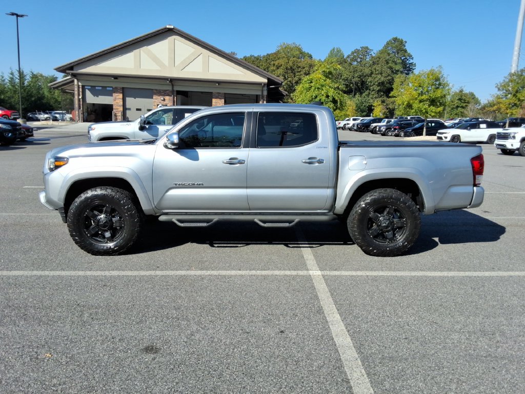 Used 2023 Toyota Tacoma Limited AWD/4WD image 8