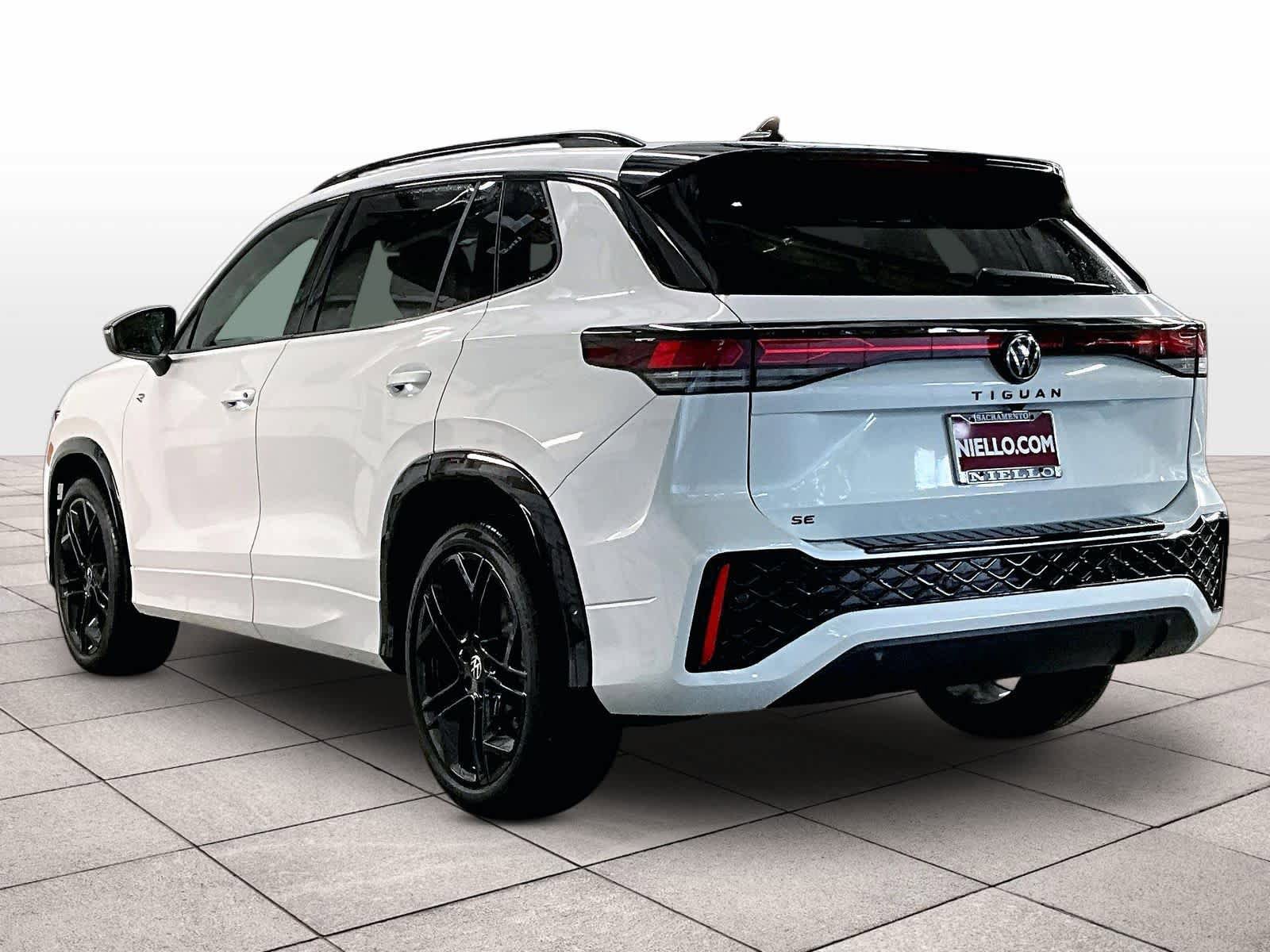 New 2026 Volkswagen Tiguan SE R-Line FWD image 3