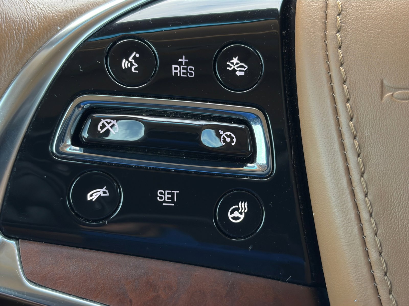 Used 2016 Cadillac Escalade Platinum AWD/4WD image 33