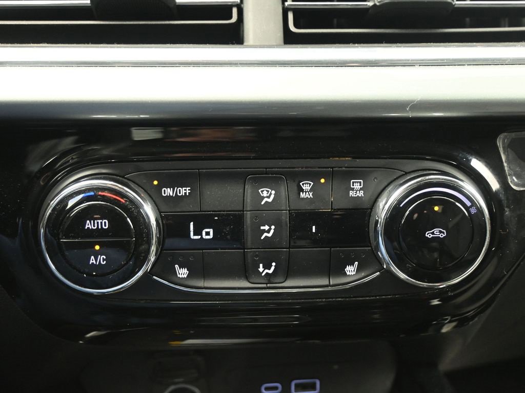 Used 2024 Chevrolet Trax LT w/ LT Convenience Package image 12