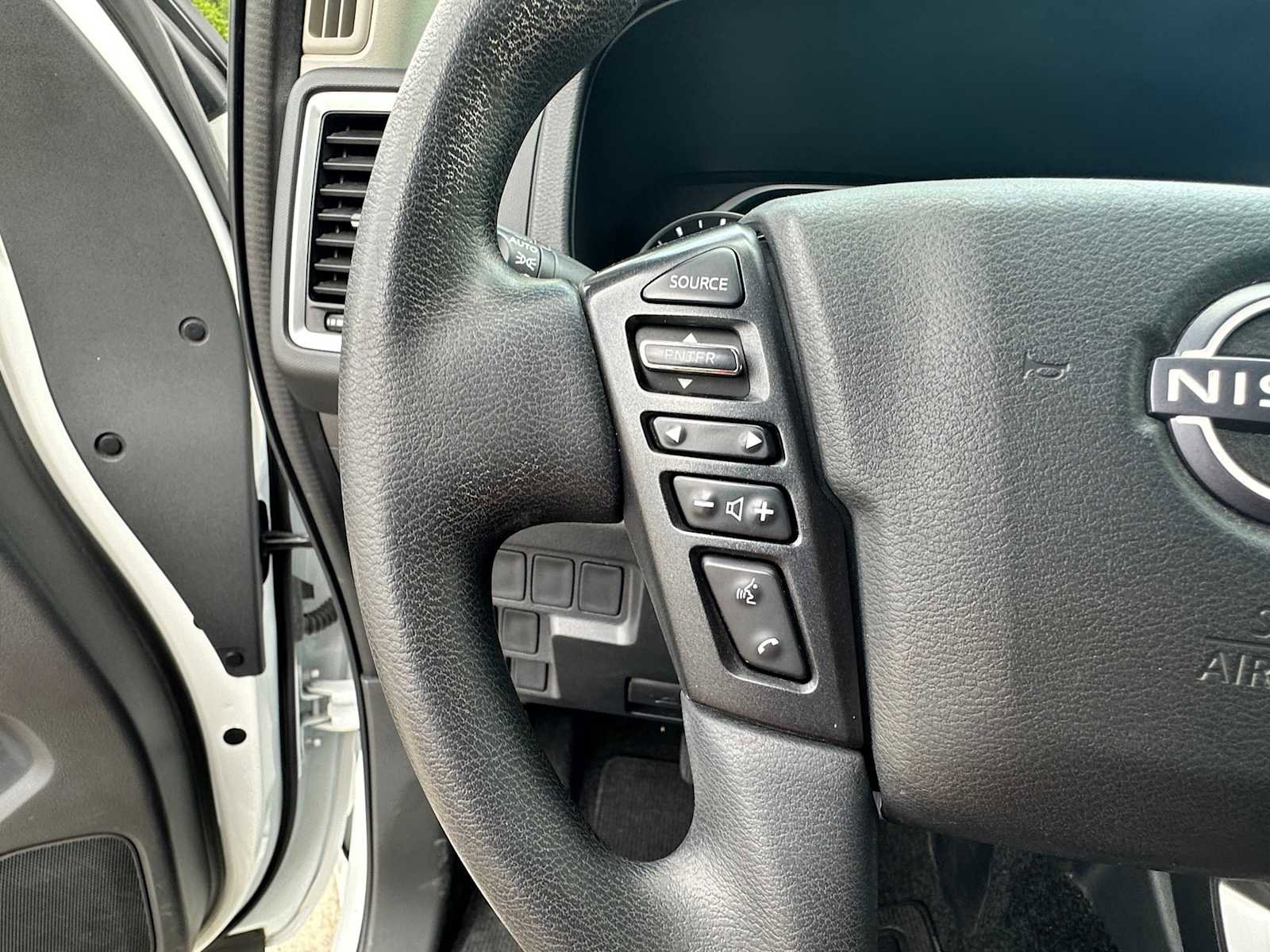 Used 2022 Nissan Frontier SV w/ Technology Package RWD image 15