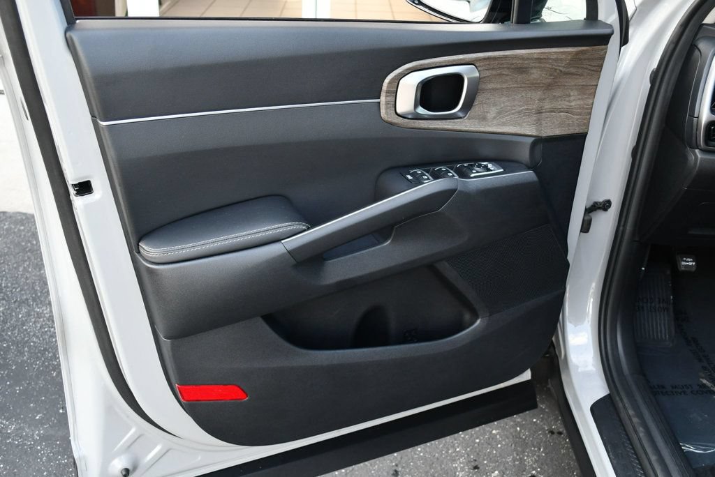 Used 2022 Kia Sorento S w/ Panoramic Sunroof Package AWD/4WD image 12