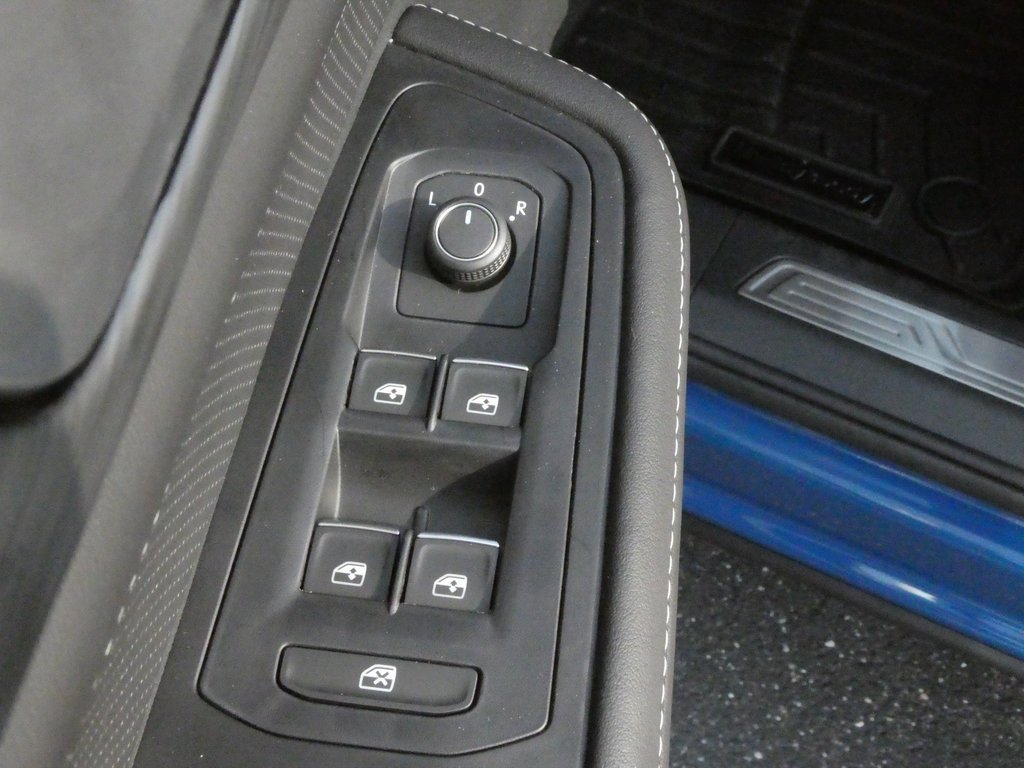 New 2025 Volkswagen Atlas Cross Sport SE image 29