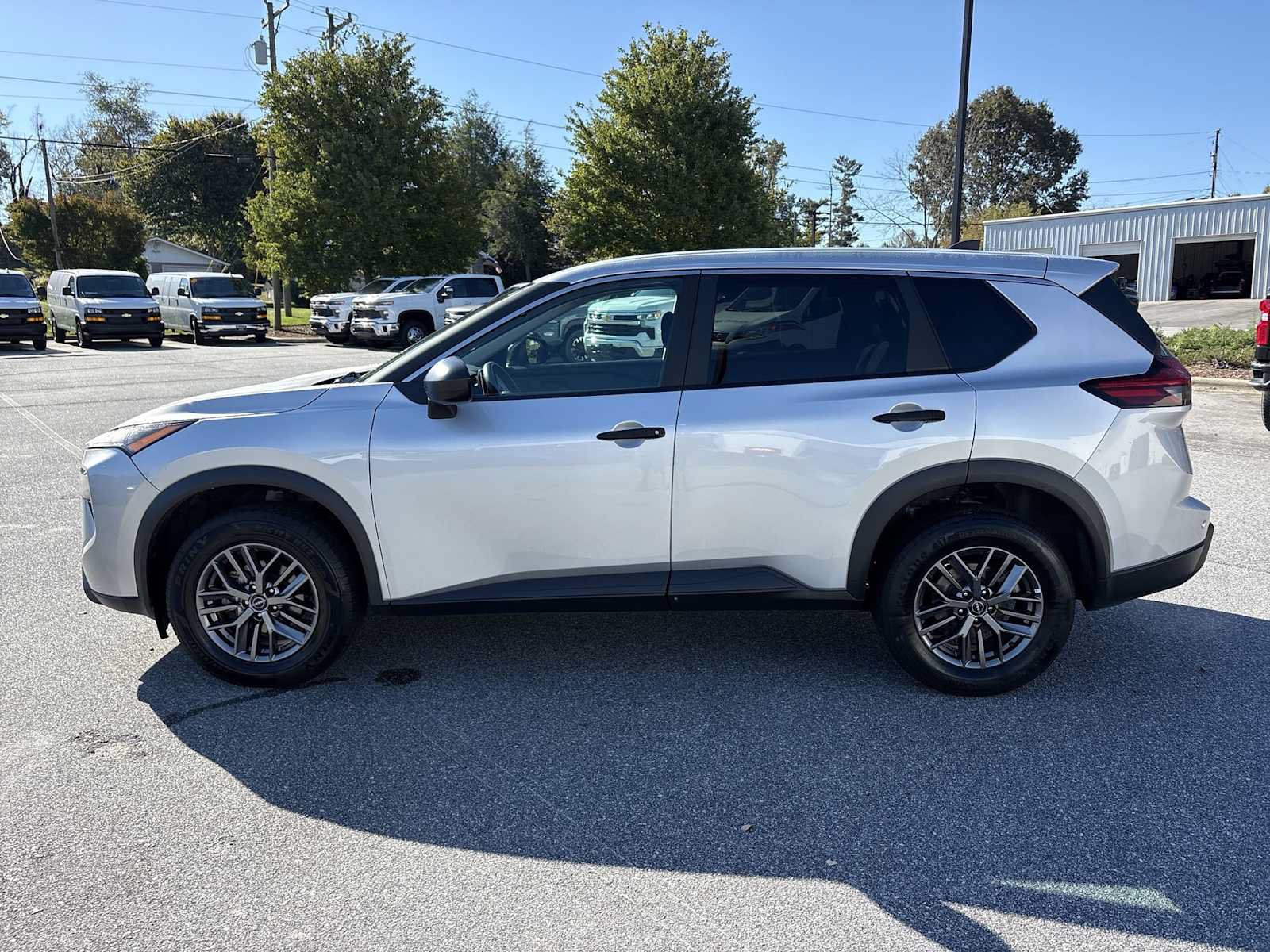 Used 2024 Nissan Rogue S AWD/4WD image 9