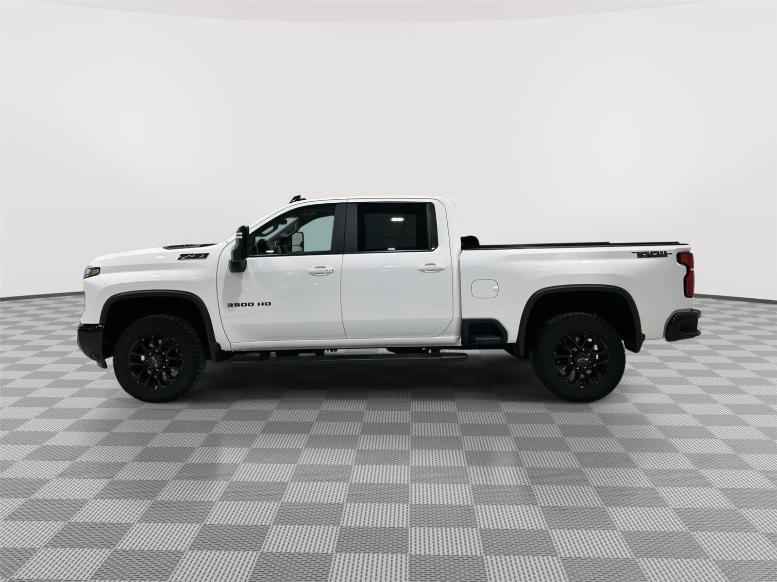 Used 2025 Chevrolet Silverado 3500 LT w/ Trail Boss Package AWD/4WD image 2