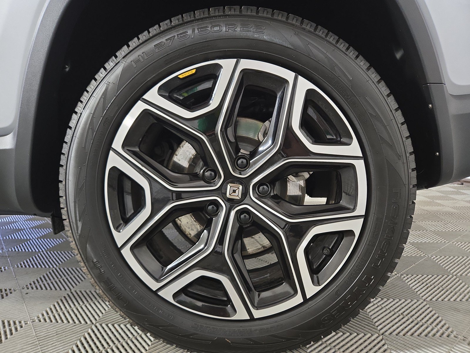 Used 2025 Rivian R1S Adventure AWD/4WD image 10