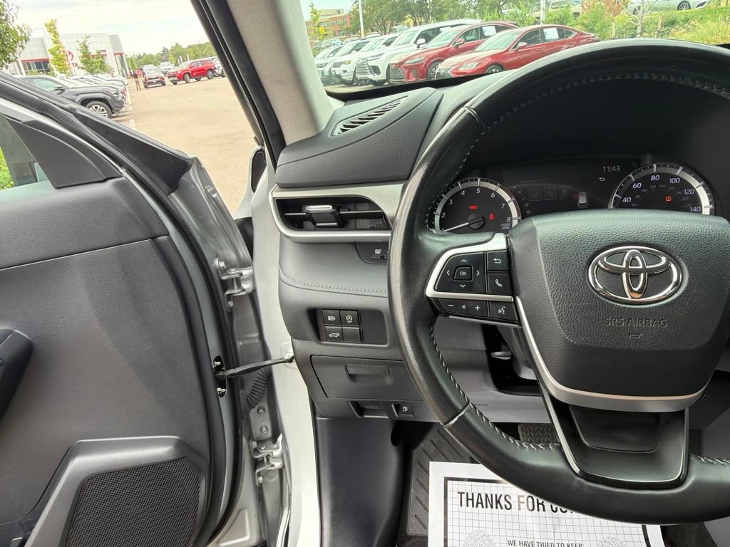 Used 2024 Toyota Highlander LE AWD/4WD image 24