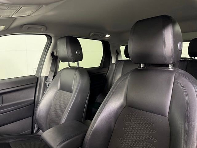 Used 2018 Land Rover Discovery Sport SE image 29