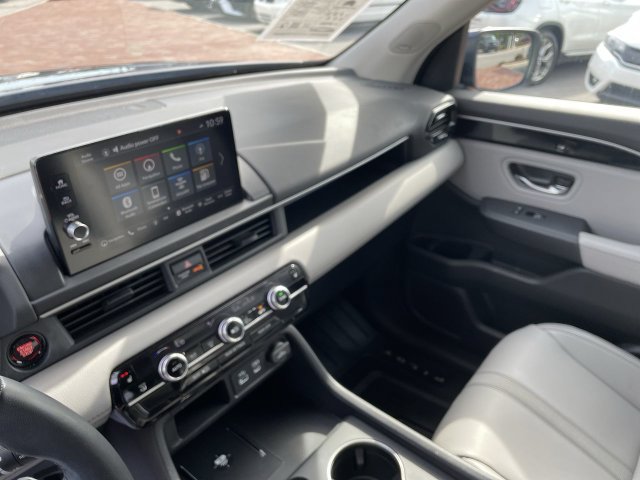 Used 2023 Honda Pilot Touring image 13