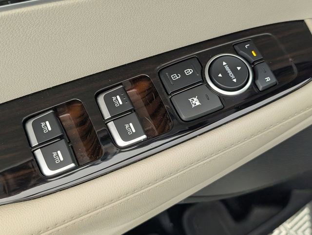 Used 2020 Kia Sorento LX image 11