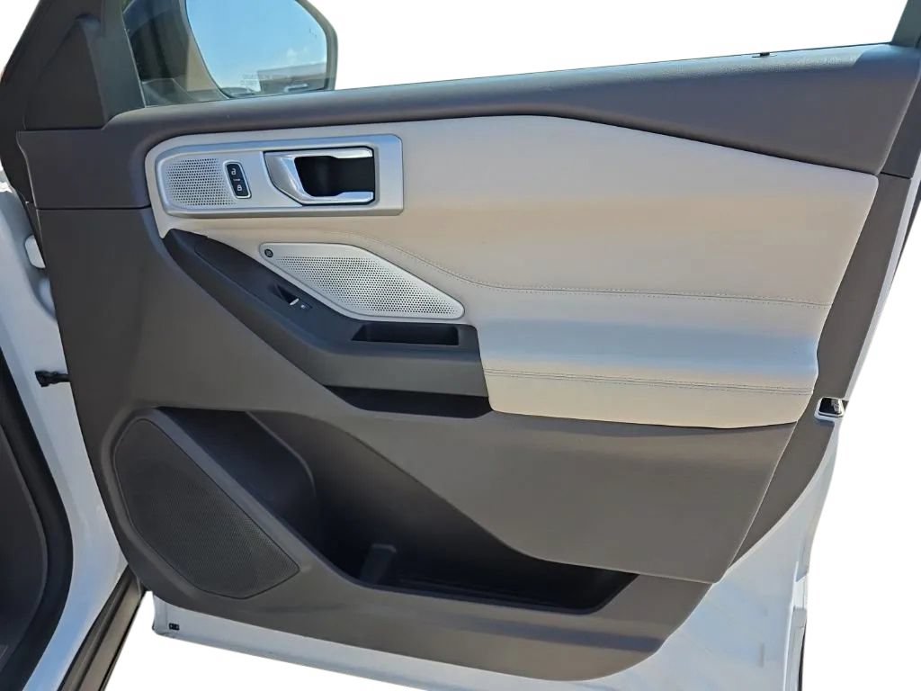 Used 2020 Ford Explorer Platinum w/ Premium Technology Package AWD/4WD image 25