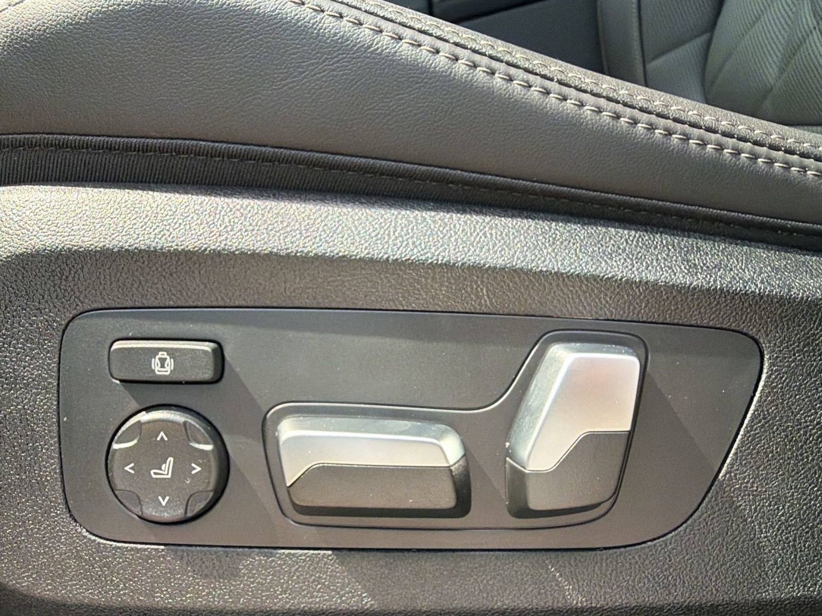 Used 2026 BMW X5 xDrive40i w/ Premium Package AWD/4WD image 14