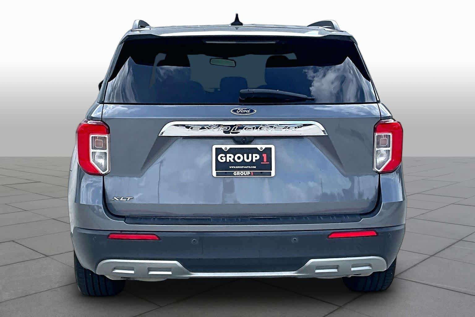 Used 2021 Ford Explorer XLT w/ Equipment Group 202A RWD image 5