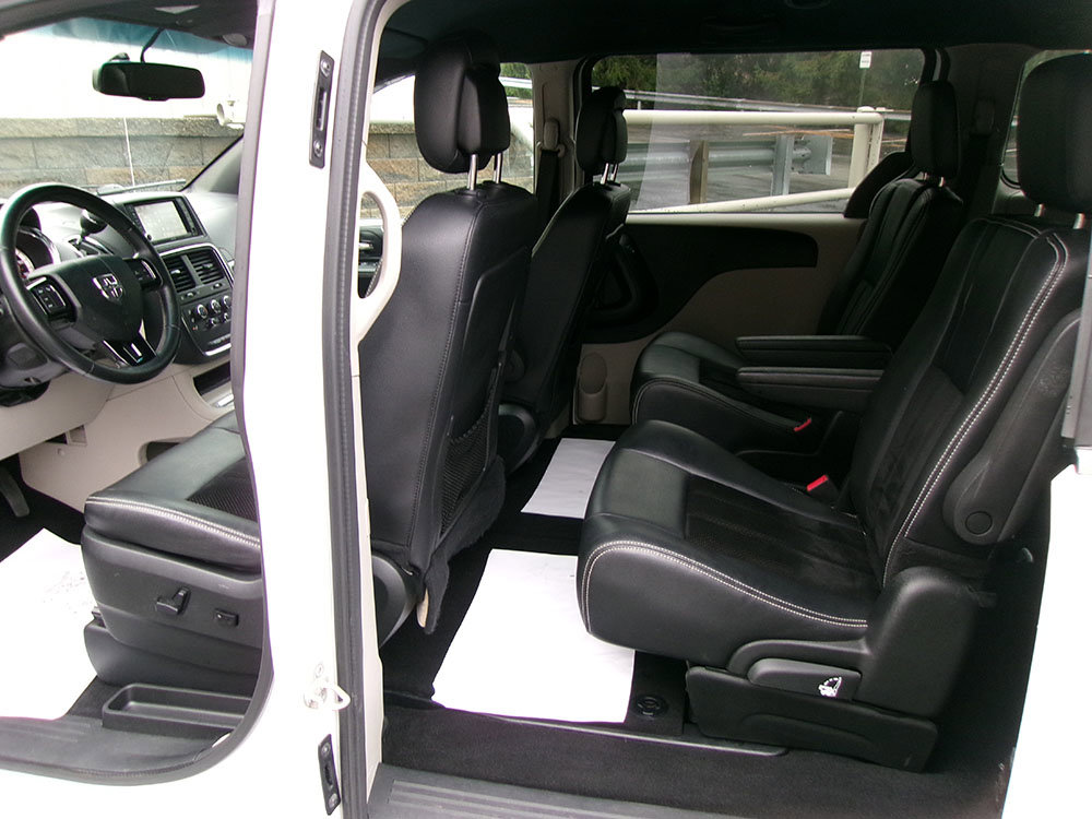 Used 2017 Dodge Grand Caravan SXT image 15