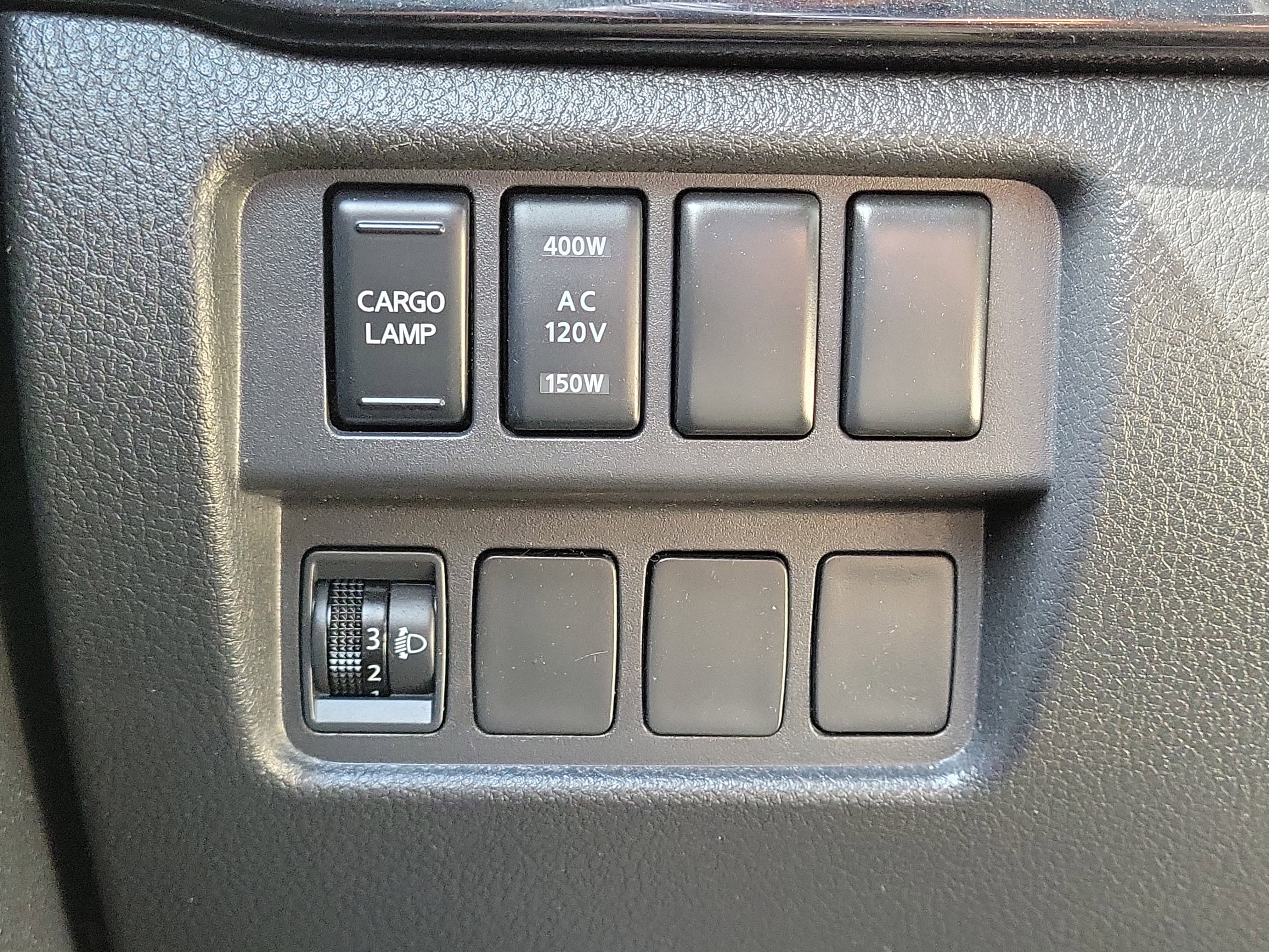 Used 2023 Nissan Titan SV w/ SV Convenience Package image 24