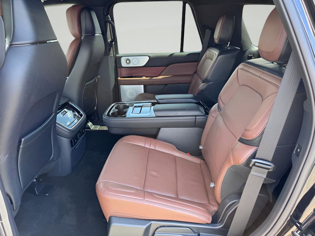 Used 2024 Lincoln Navigator Reserve image 30