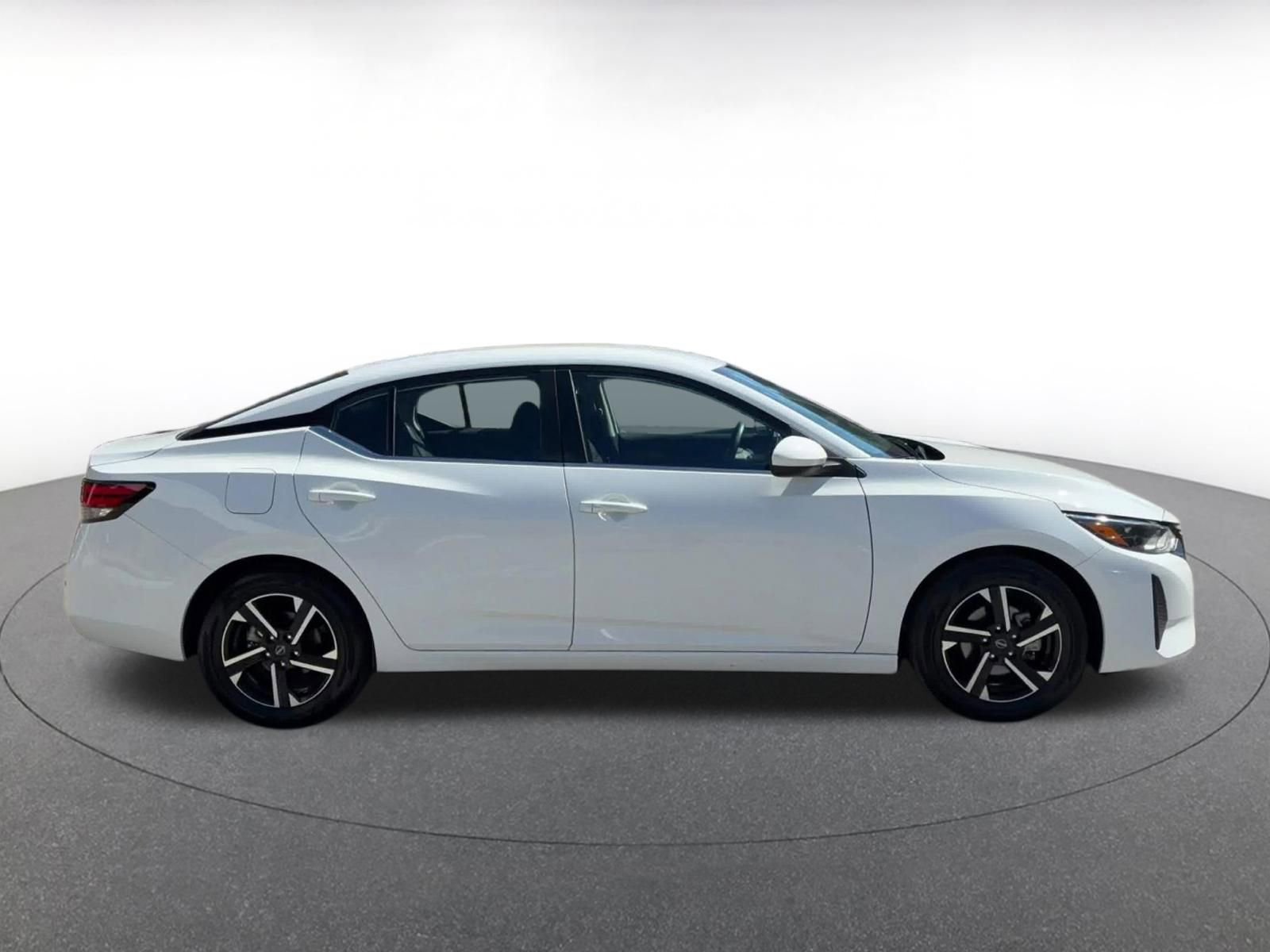 Used 2025 Nissan Sentra SV FWD image 16