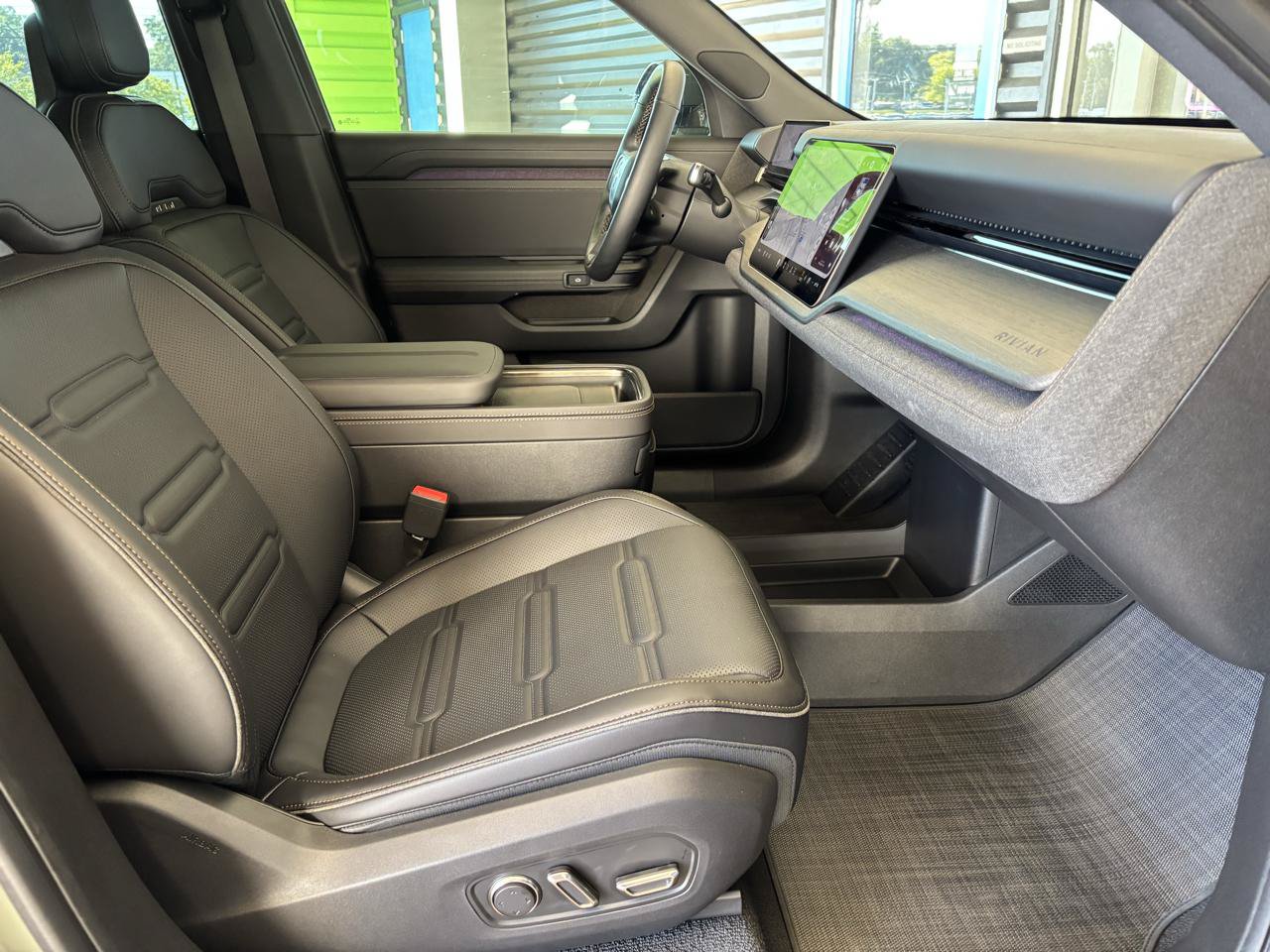 Used 2027 Rivian R2 Performance Dual AWD/4WD image 22