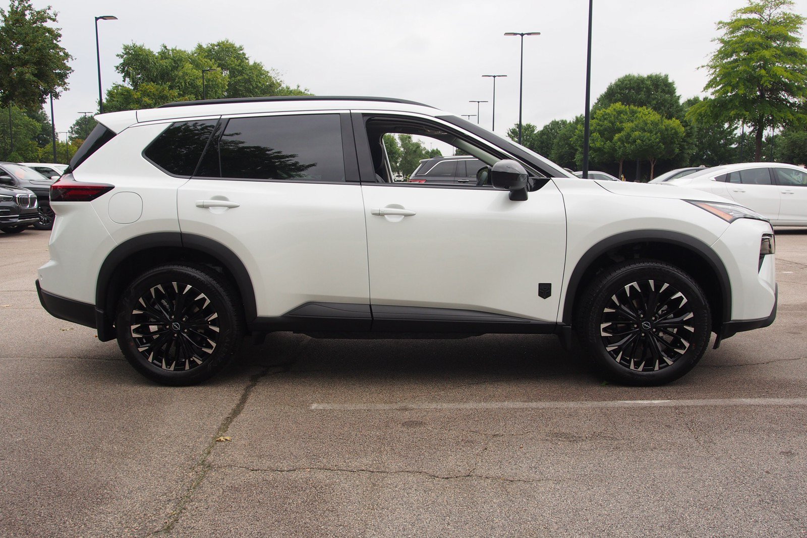 New 2026 Nissan Rogue Dark Armor FWD image 8