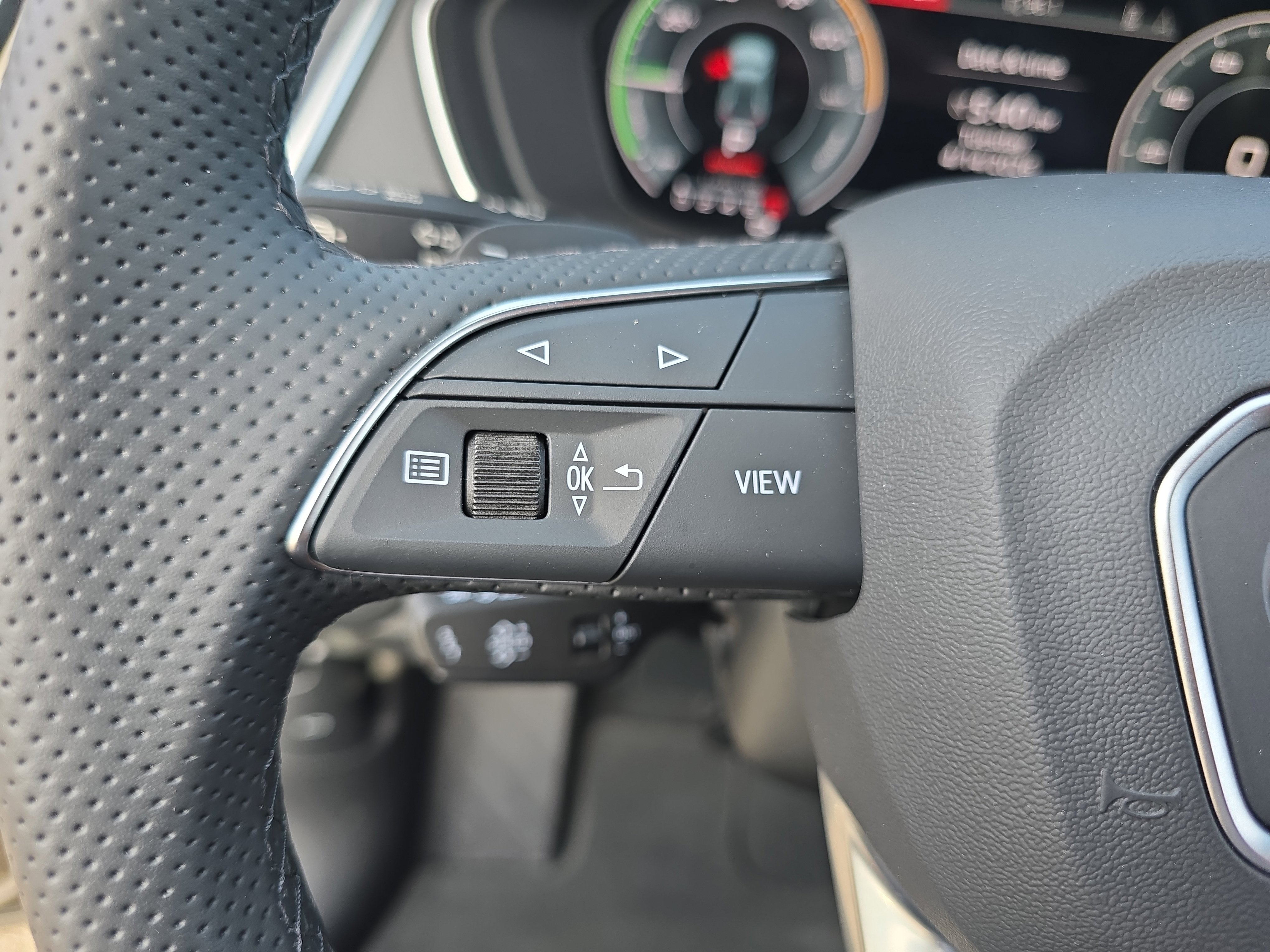 Used 2025 Audi Q5 e Premium Plus w/ Premium Plus Package image 17