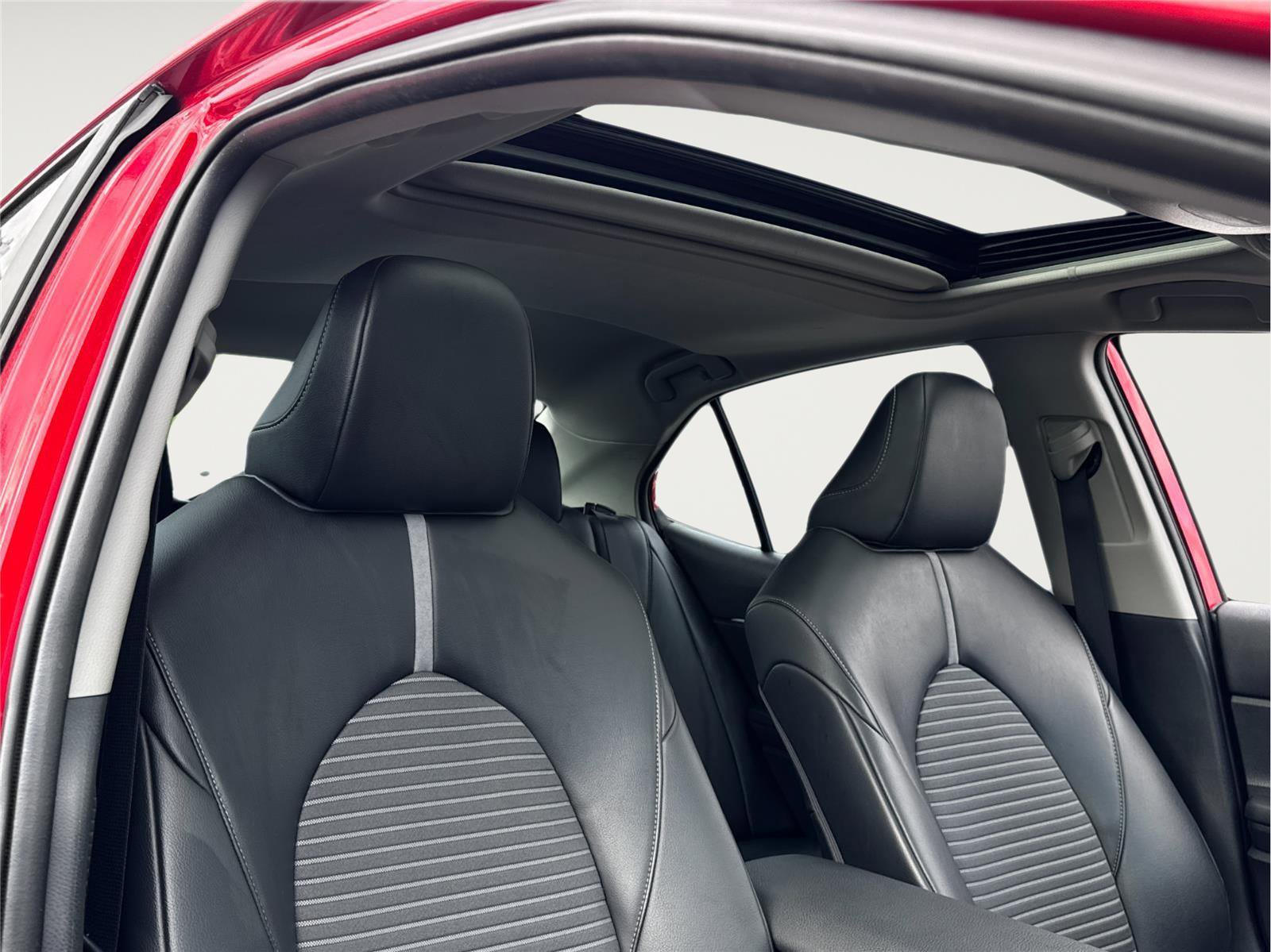 Used 2022 Toyota Camry SE w/ Audio Upgrade Package image 26