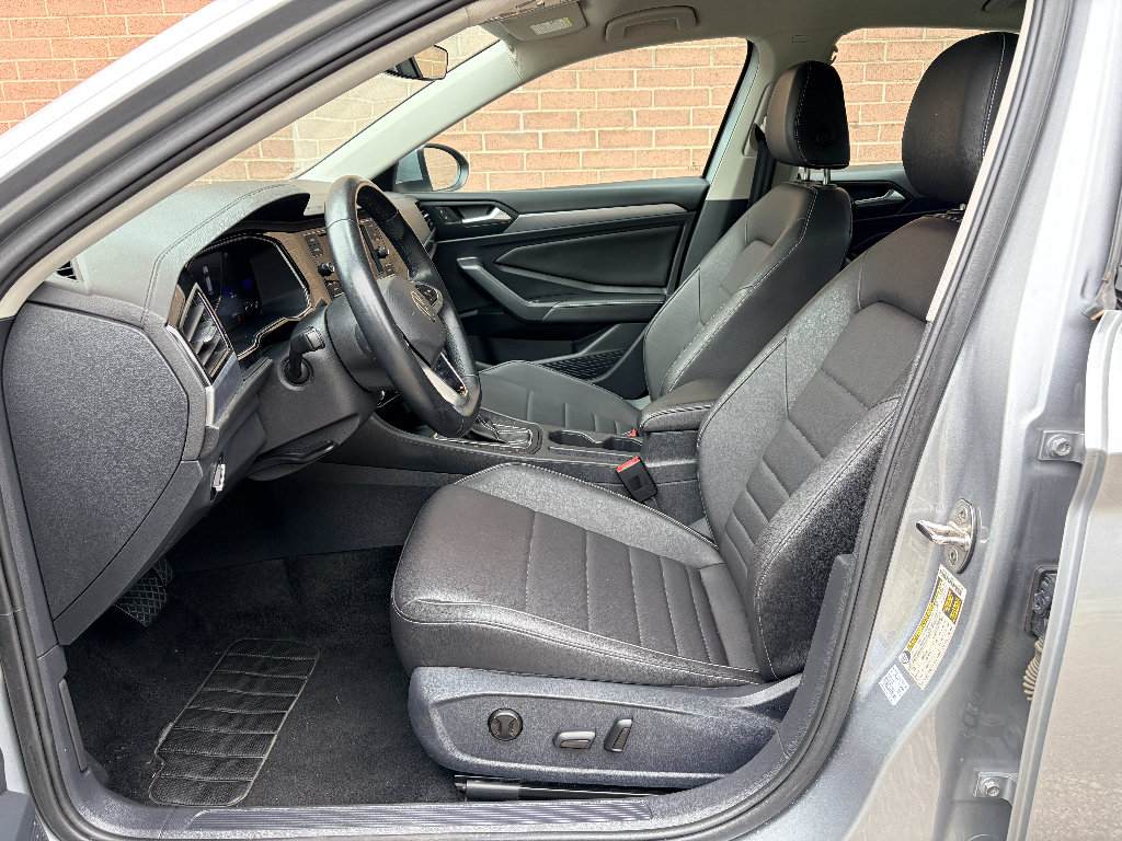 Used 2024 Volkswagen Jetta SE FWD image 11