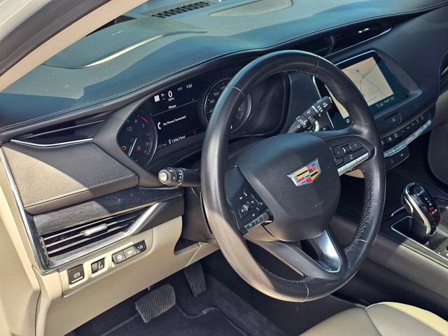 Used 2020 Cadillac XT4 Premium Luxury w/ Technology Package FWD image 15