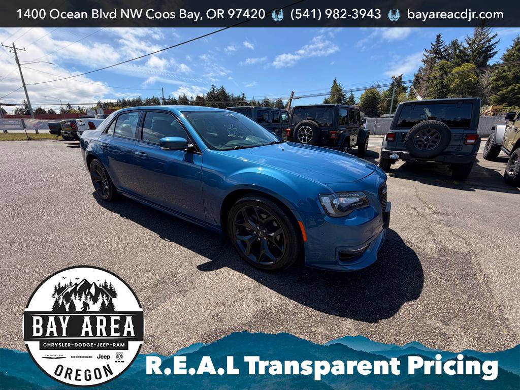 Used 2022 Chrysler 300 Touring L RWD image 8