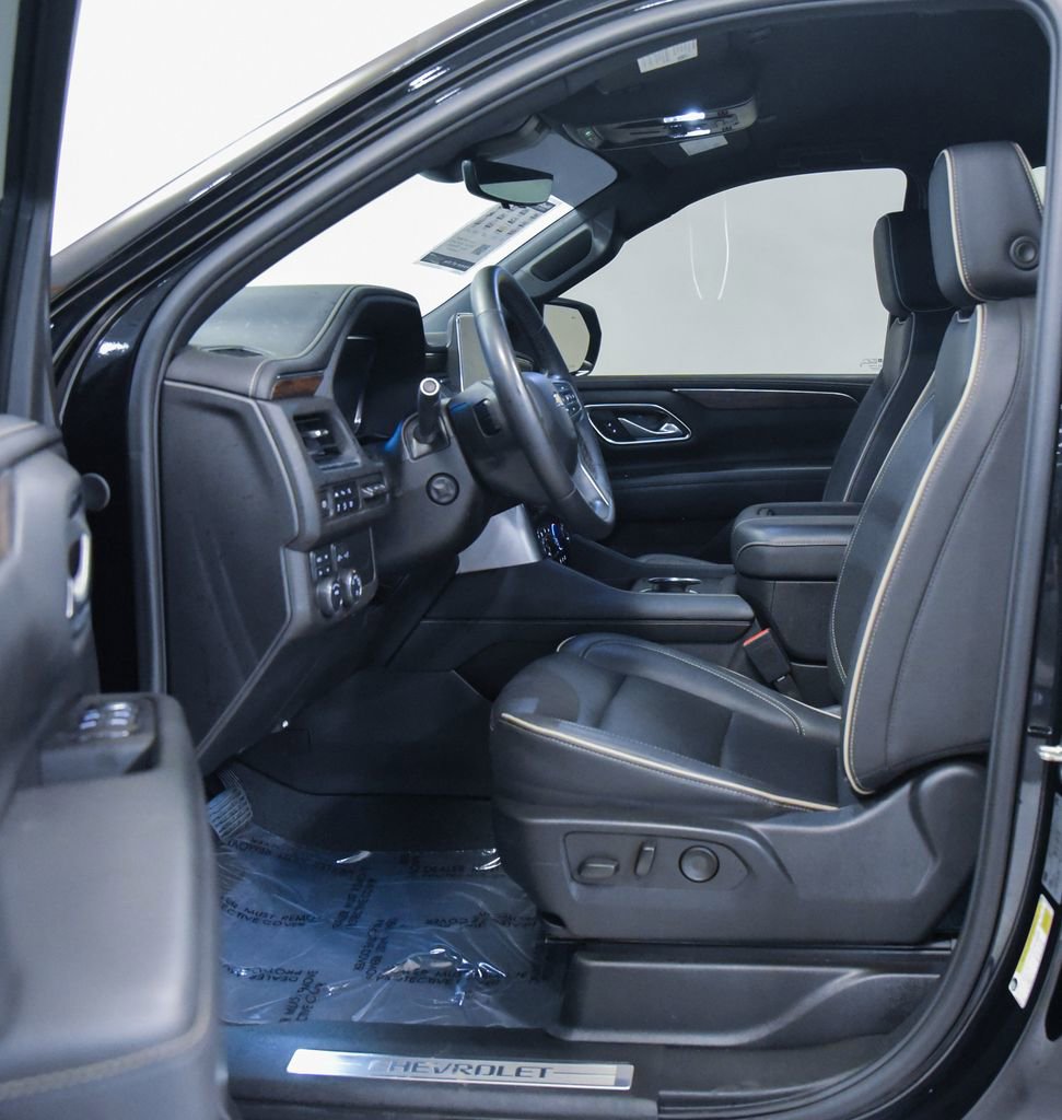 Used 2024 Chevrolet Suburban Premier AWD/4WD image 2