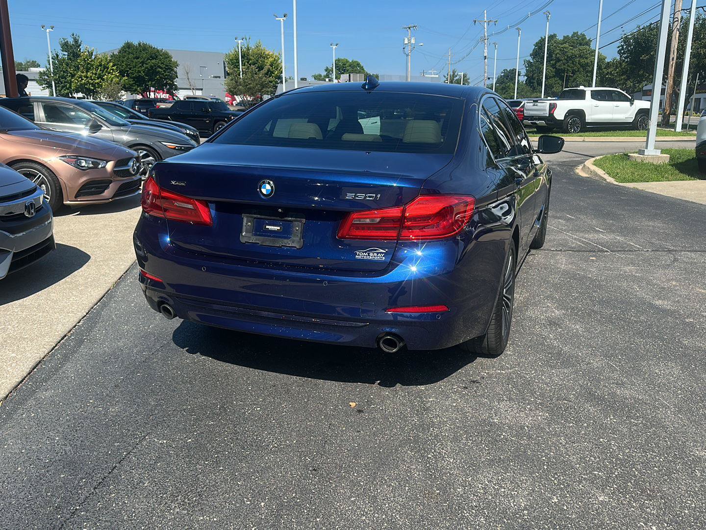 Used 2019 BMW 530i xDrive w/ Convenience Package AWD/4WD image 4