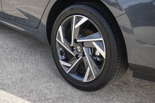 Used 2025 Hyundai Elantra SEL FWD image 9