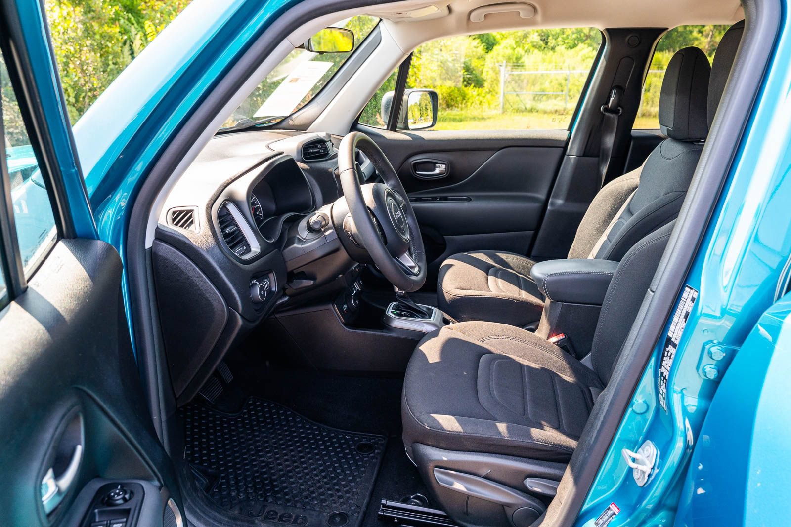 Used 2022 Jeep Renegade Latitude AWD/4WD image 17