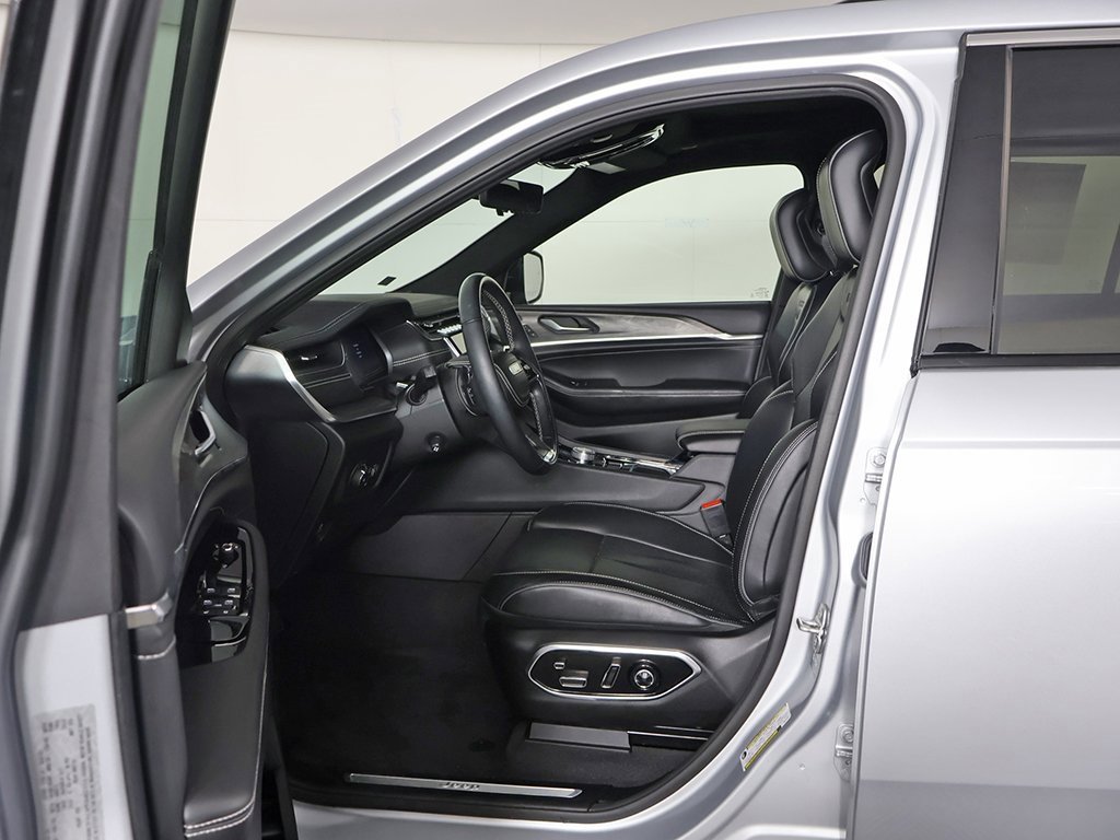 Used 2021 Jeep Grand Cherokee L Overland w/ Luxury Tech Group IV image 35