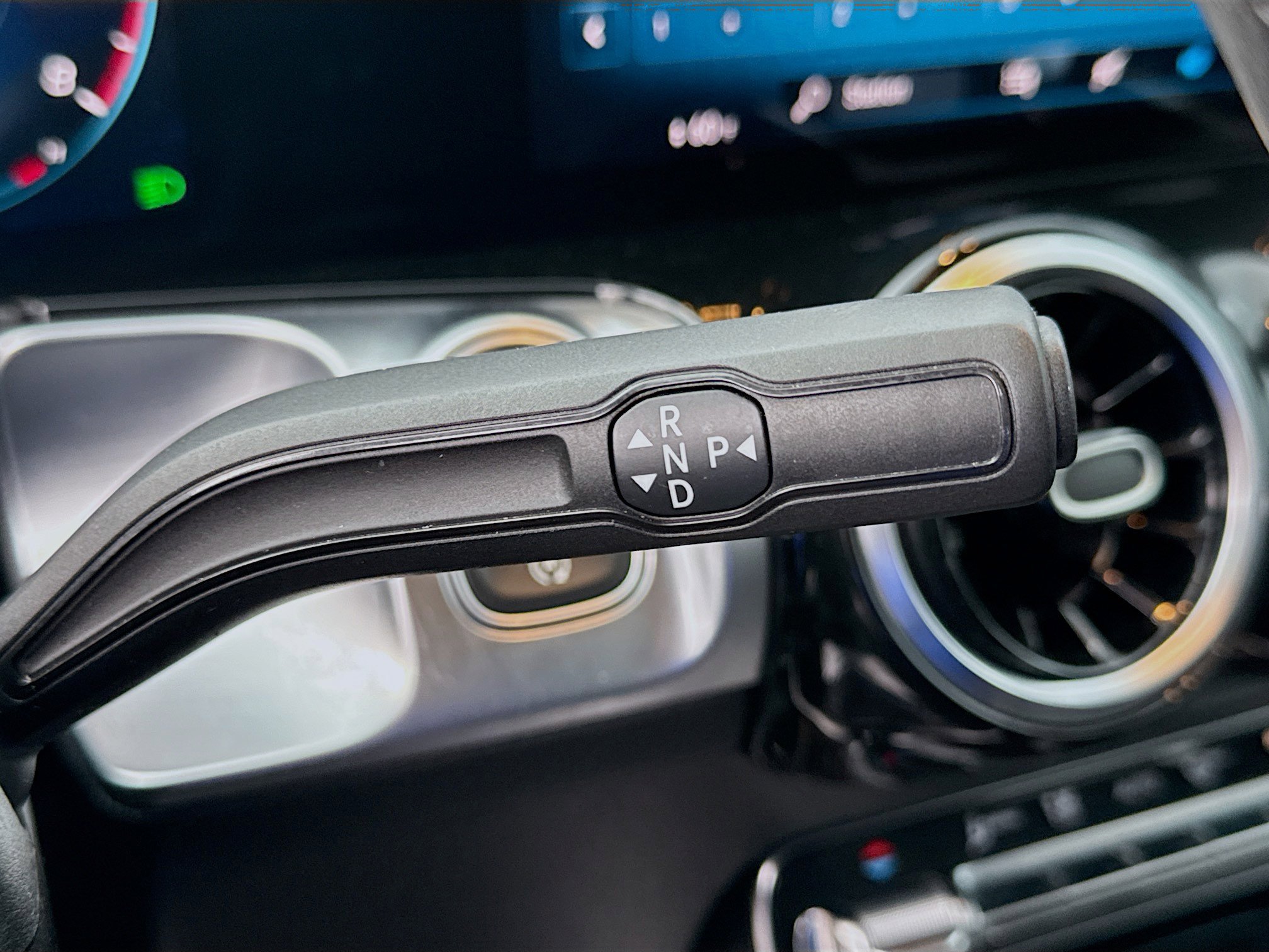 Used 2021 Mercedes-Benz GLB 250 4MATIC w/ Premium Package image 13