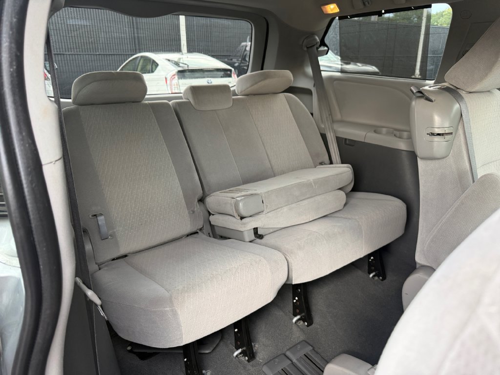 Certified 2020 Toyota Sienna LE FWD image 22